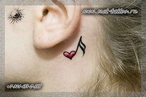 Зона боли при татуировке за ухом
