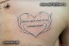 Тату-надпись с оформлением в виде сердца. Мужская татуировка на груди.