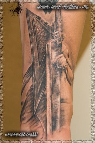 Мужская черно-белая татуировка на предплечье по мотивам фильма "Silent Hill"